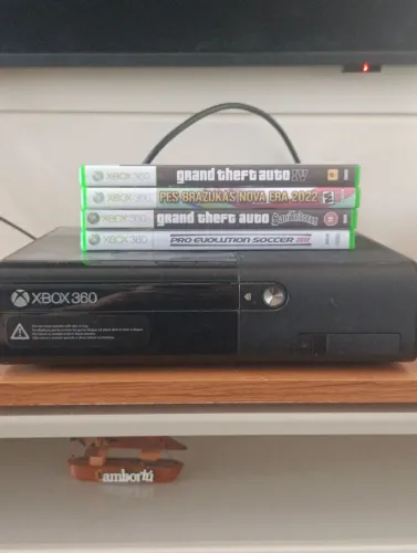 Xbox 360 desbloqueado + 4 jogos + 1 controle original