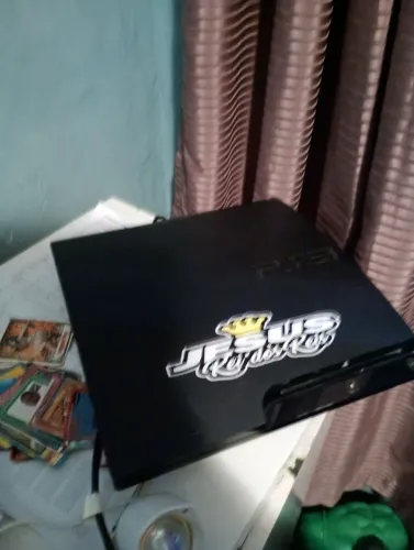 Vende-se ps3 semi novo sem detalhes