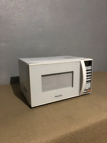 Microondas 23l bem conservado