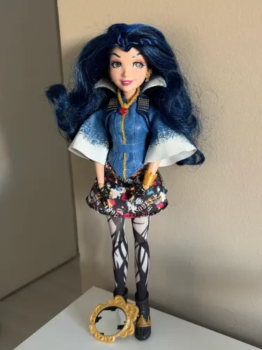 Boneca Evie Descendentes 