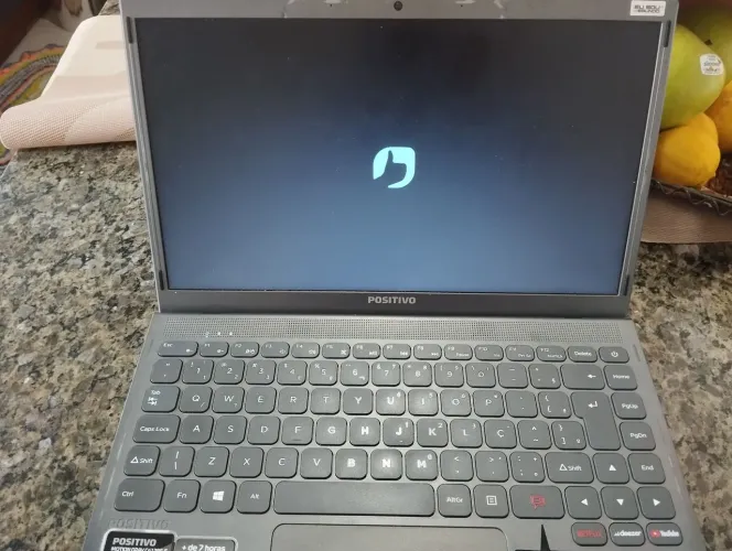 NOTEBOOK POSITIVO COM DEFEITO, IDEAL PARA RETIRAR PEÇAS OU REVENDA