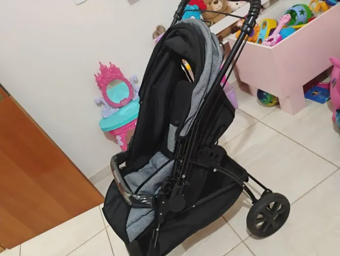 Carinho de bebê  marca Galzerano 