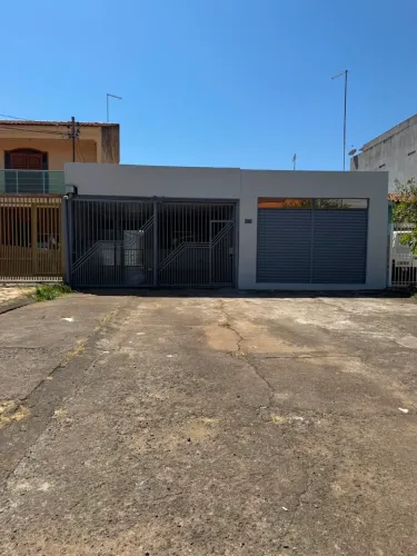 Casa na QSE 10 Taguatinga - Vila Dimas - reformada - 2 casas + loja | Escriturada
