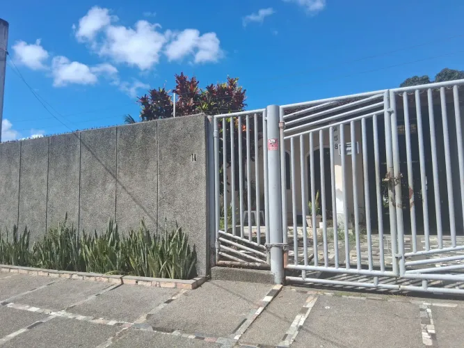 Vendo casa grande no Ponto Central perto do Colégio Gênesis e Academia Space Park
