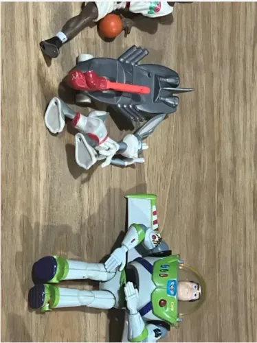 Brinquedo anos 90 (Space Jam e Toy Story)