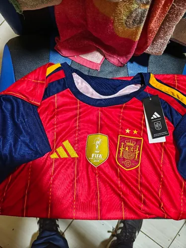 Camisa tailandesa da Espanha com 2 estrelas e patch de campeão do mundo