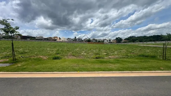 TERRENO À VENDA COM 490 M² NO ALPHAVILLE DOM PEDRO ZERO