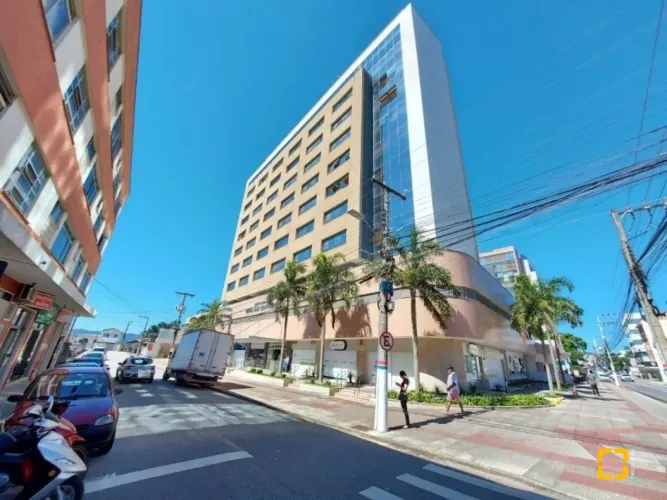 Sala Comercial no Estreito | 1 vaga | Junto à Beira Mar Continental