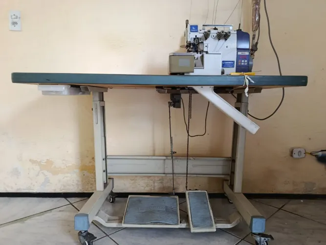 Máquina de custura