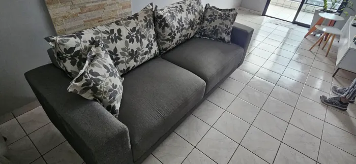 Vendo sofá seminovo em ótimo estado com comprimento de 2,20 mas.