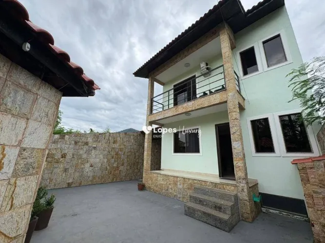 Casa com 2 suítes à venda, 172 m² por R$ 690.000