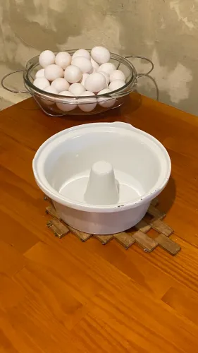 Peça rara- forma de bolo de porcelana antigo