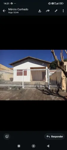 Vende-se casa escriturada, ótima localização, preço de ocasião!