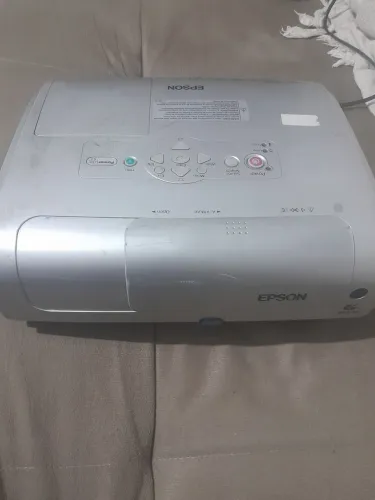 Projetor Epson modelo EMP-S4