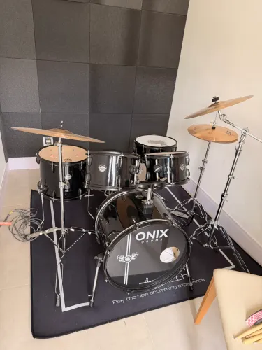 BATERIA COMPLETA COM PRATOS ZEUS