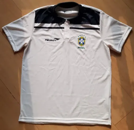 Camisa de passeio Penalty da CBF M em excelente estado