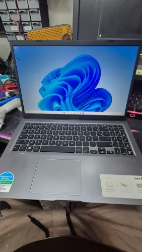 Notebook Asus AMD Athlon Silver with Radeon Graphics