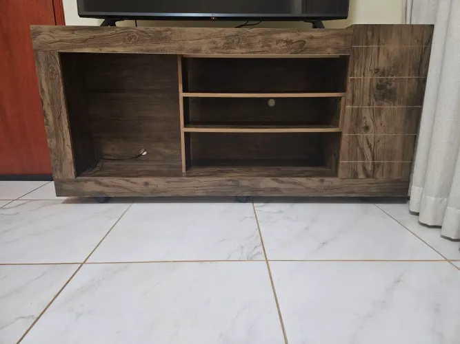 Rack Para TV Com Rodinhas E Porta - Madeira Rústica (1,50m)