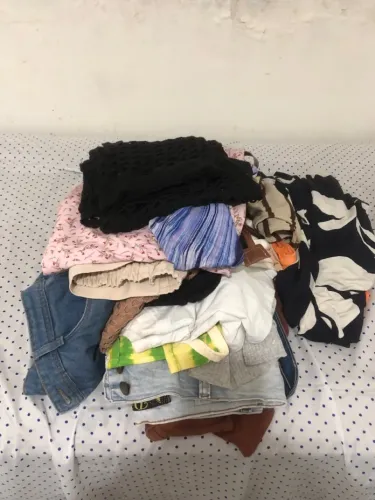 Lote de roupas para bazar novas e Seminovos 90 peças