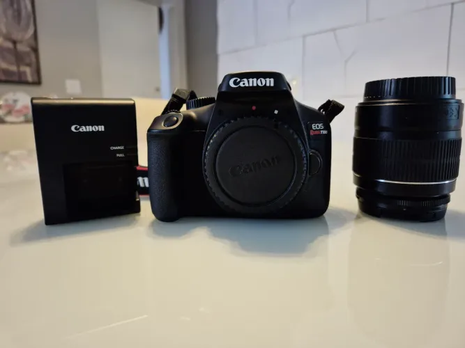 Canon Rebel T100 usada condições perfeitas com acessórios 