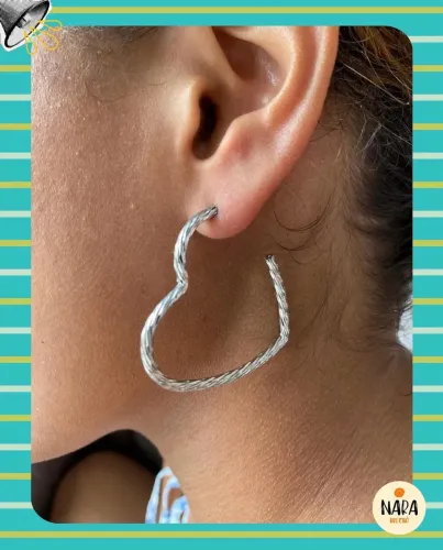 Brinco de argola prata - formato coração