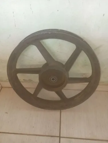 Roda de liga leve.
