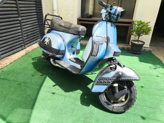 **VESPA PX200 1986 - AZUL METÁLICA - RAT / WAR SURVIVOR - MUITO BEM EQUIPADA**