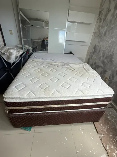 Cama de casal Box com colchão PilowTop perfeito estado