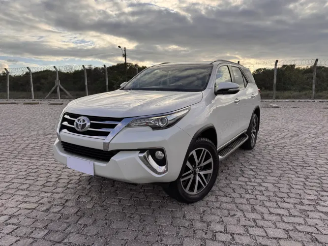 Toyota Hilux SW4 SRX 4X4 2.8 TDI 16V Dies. Aut. 2017