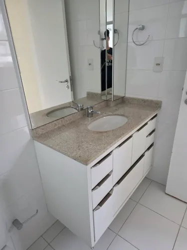 Armário banheiro com pedra