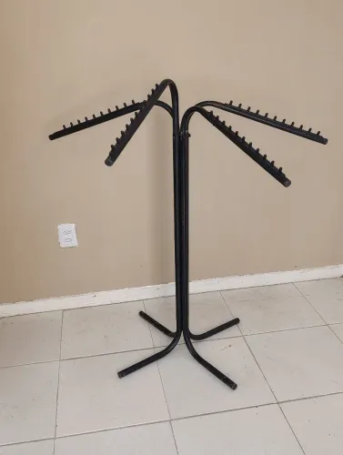 ARARA DE ROUPA