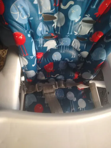Cadeira de alimentação semi nova