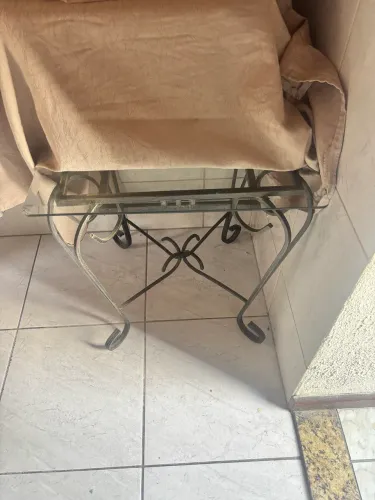 Mesa de ferro com vidro 