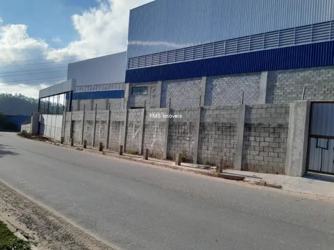 Galpão Industrial para Locação em Itapecerica da Serra-SP: 1 Sala, 4 Banheiros, 15 Vagas d