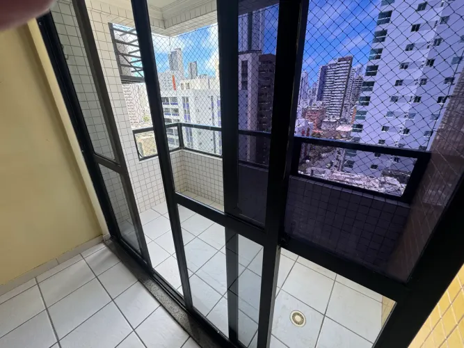 Próx Carrefour!! Alugo exc 2qts c/varanda. Piscina.