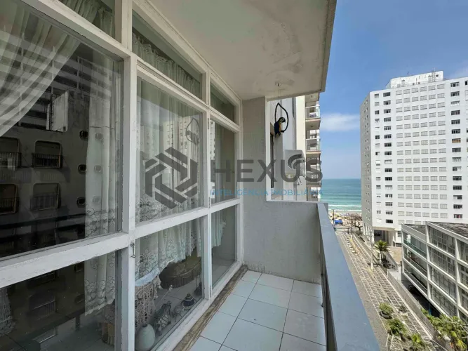 Apartamento com varanda e vista mar na beira mar da Praia das Pitangueiras, Guaruja
