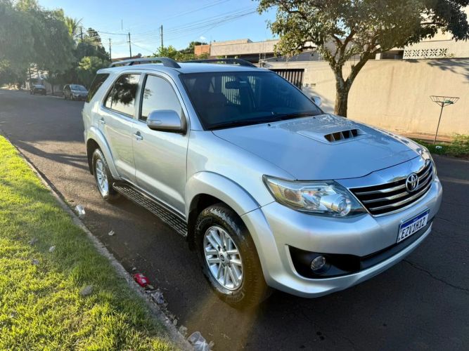 Imagem de Toyota Hilux SW4 SRV D4-d 4X4 3.0 TDI Dies. AUT 2012