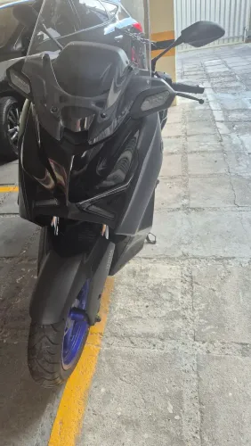 Xmax 300 CONNECT, com 5.000km rodados