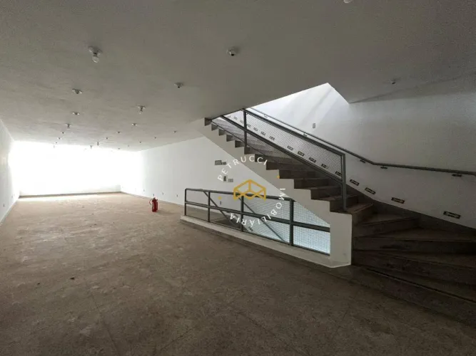 PRÉDIO COMERCIAL PARA LOCAÇÃO NO CENTRO COM ALTO FLUXO E EXCELENTE VISIBILIDADE