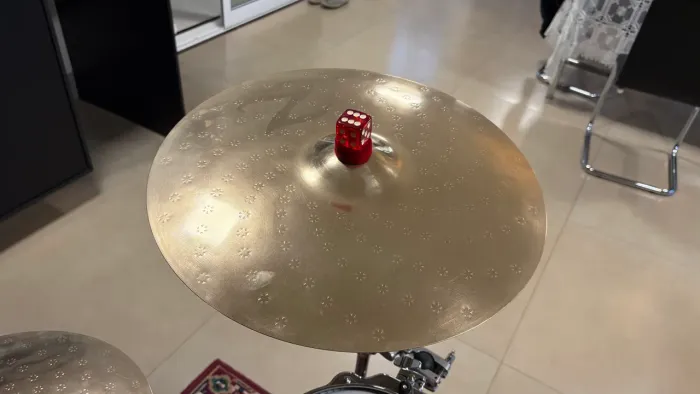 Prato Crash Zildjian Z Custon 16?