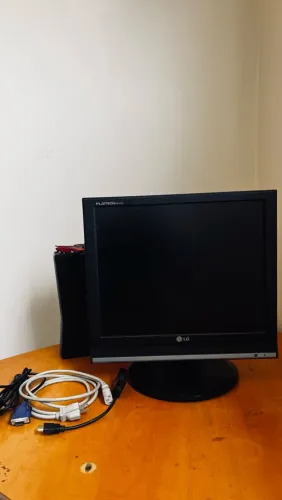Monitor LG Flatron M1721A 17" + Adaptador HDMI (Ideal p/ Retro Games e PC)