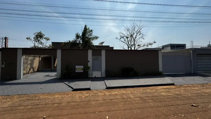 Vendo casa de Alto padrao localizado no setor jardim America em Porto Nacional-TO.