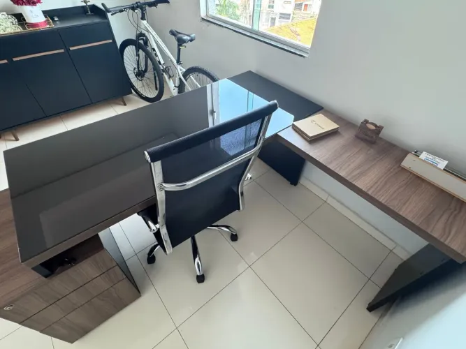 Móveis escritório completo mesa cadeira armário MDF/ vidro super novos alto padrão