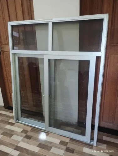 vendo porta e janela em alumínio de correr completo com os vidros 700 Reais os dois 