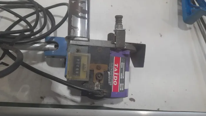 Máquina de infesto e máquina de corte
