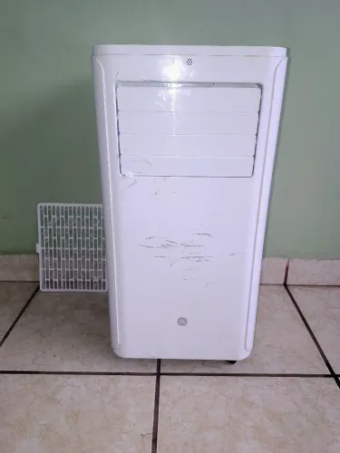 Ar--condicionado portátil GE Appliances 10.000 BTUs.