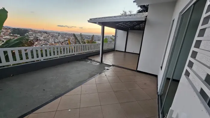 Térrea para aluguel tem 110 metros quadrados com 3 quartos em Barreiro - Belo Horizonte -