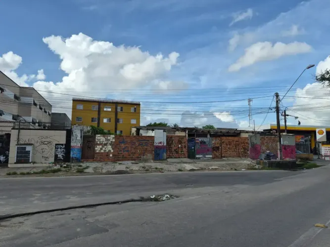 Terreno com 26 metros de frente para a Rua Vital Brasil. Próximo CEF do Conjunto Ceará