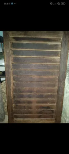 Janela de madeira pura medida e 90 Por 50 
