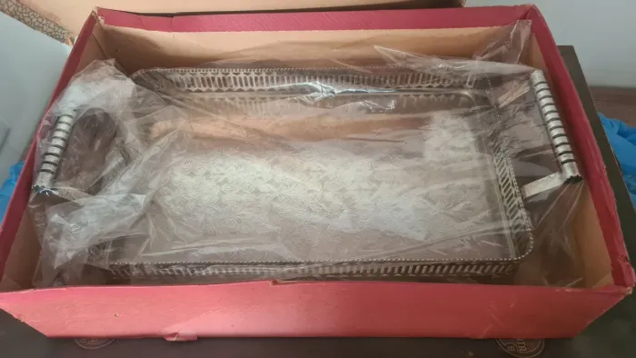 Bandeja Wolff ornamentada espessurada a prata 